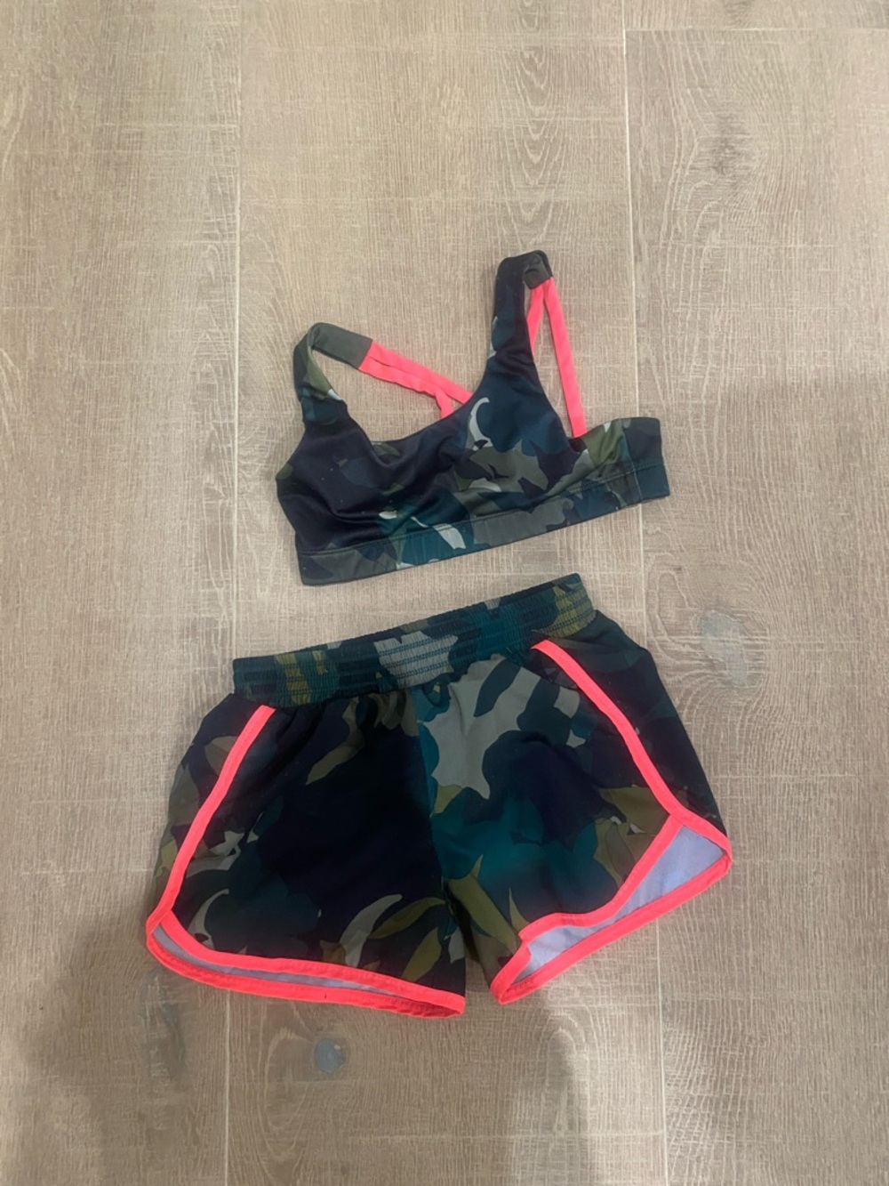 Old Navy Green Camouflage Athletic Set with Neon Pink Trim